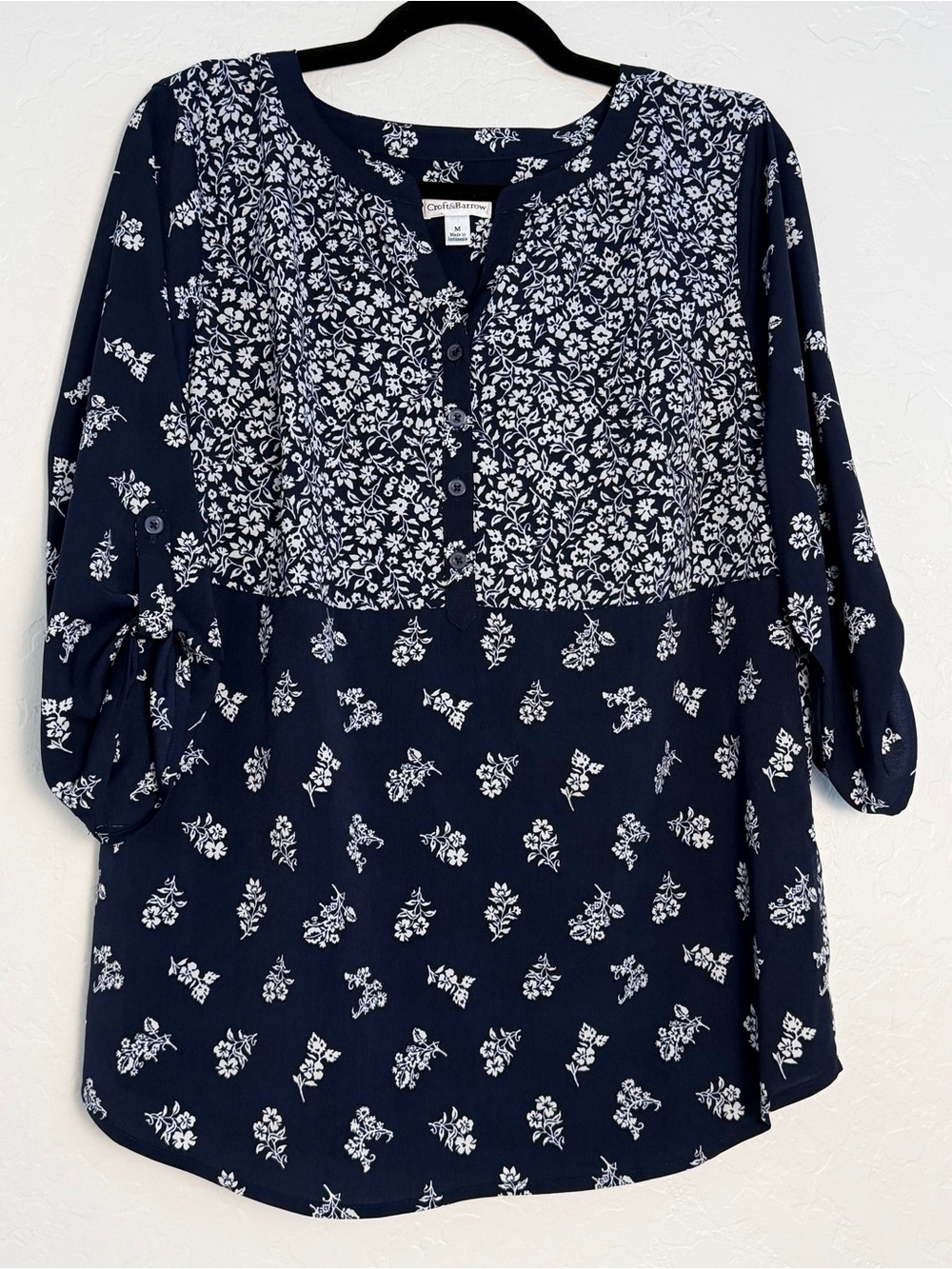 croft & barrow Womens Medium Pullover Tunic Blouse Navy/White ditsy floral Boho